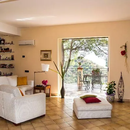 Δωμάτια σε οικογενειακή κατοικία Casa Vacanze Gallodoro Letojanni